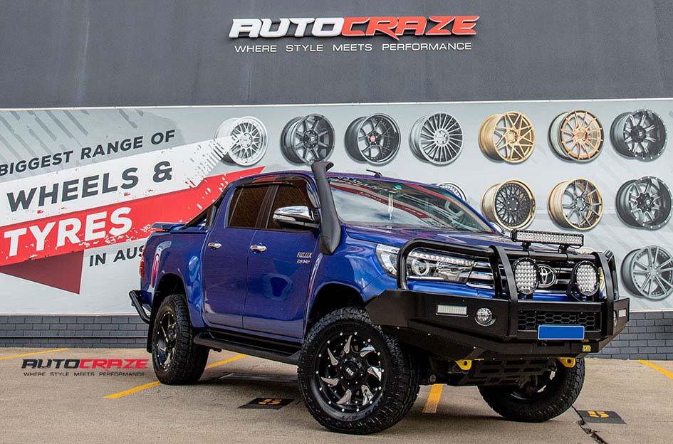 TOYOTA HILUX N80 4WD GD01 BLACK WITH CHROME INSERTS